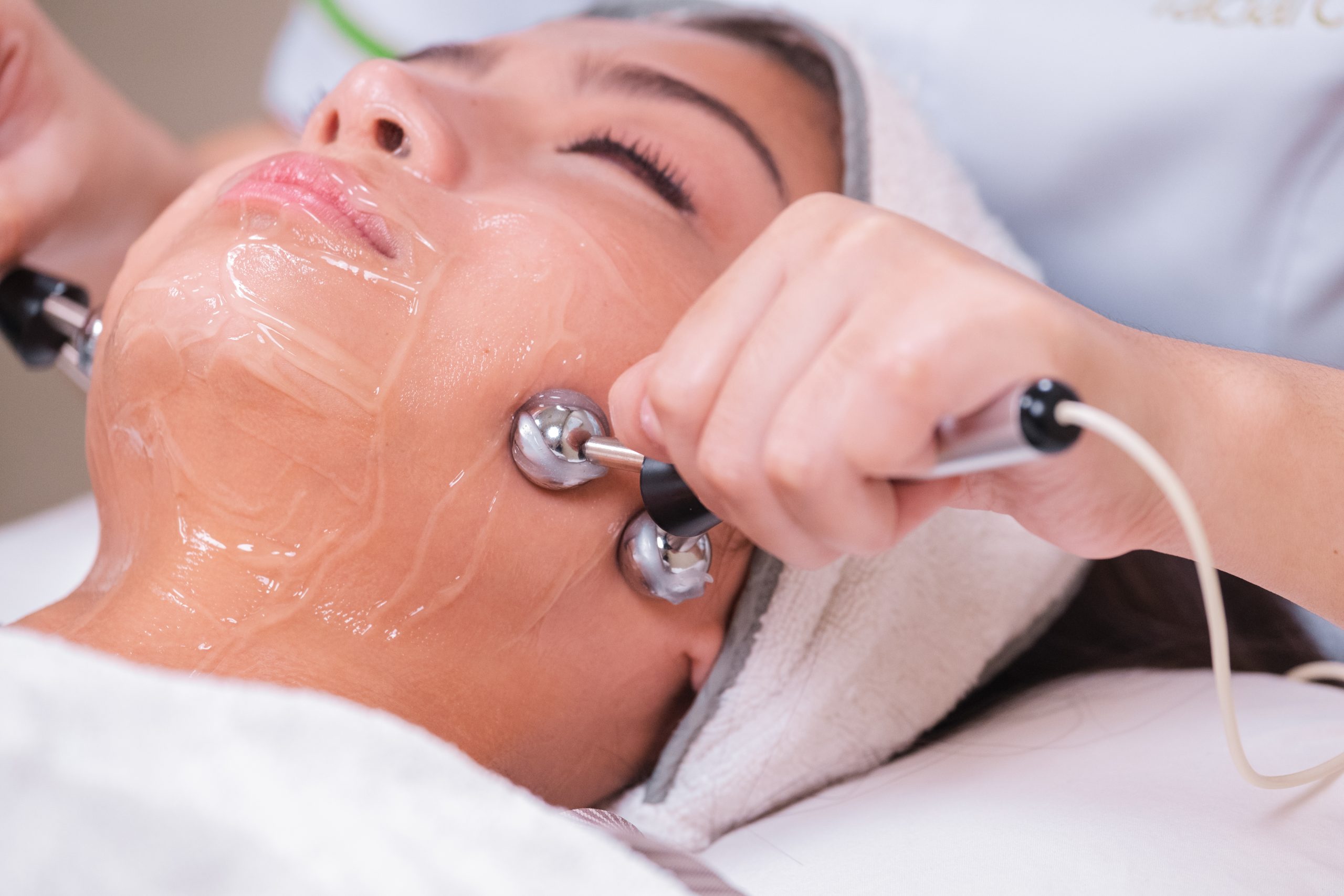How to Get Rid of Neck Lines and Maintain a Youthful Glow
