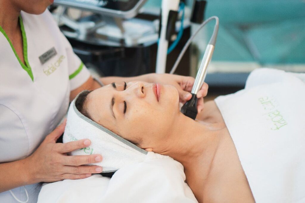 What Questions to Ask Before a Facelift Session?